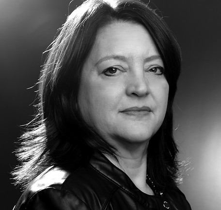 GGP_20231026_AEG_ExecutivePortraits_RobinDeCarlo_396_LowRes 2.jpg